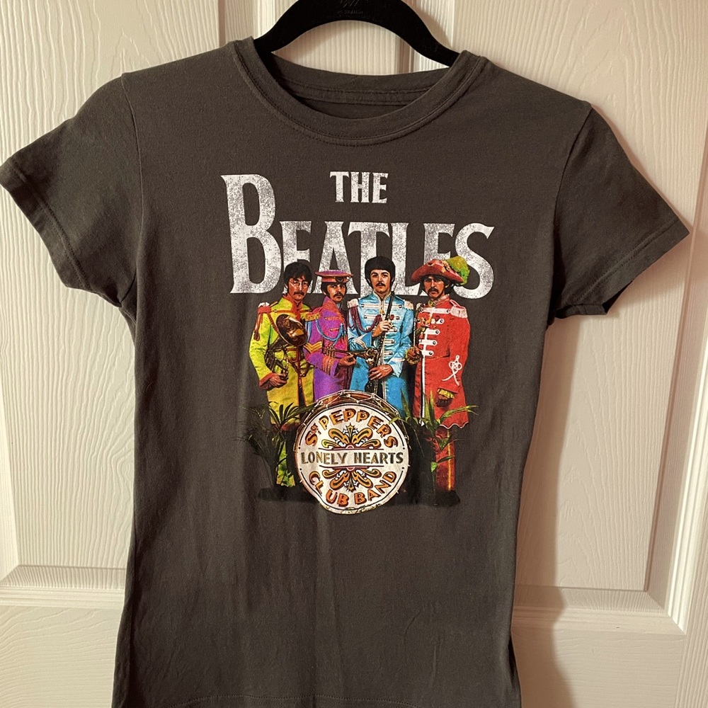 SALE🎉🎵NeW!🎵 Cute BEATLES T-Shirt! 🎵